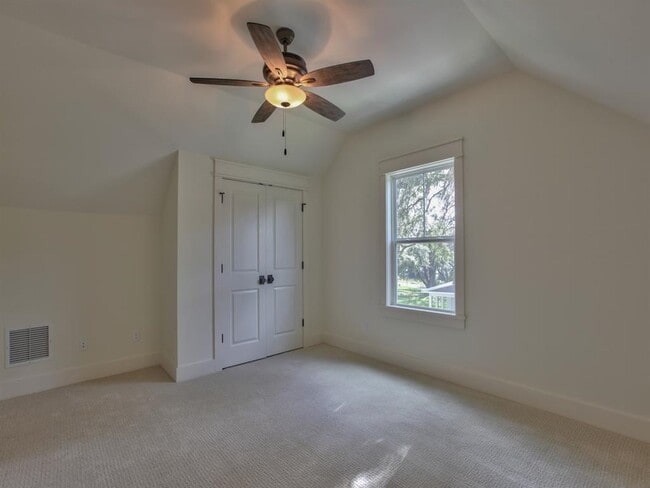 Building Photo - 249 Camellia Oaks Ave