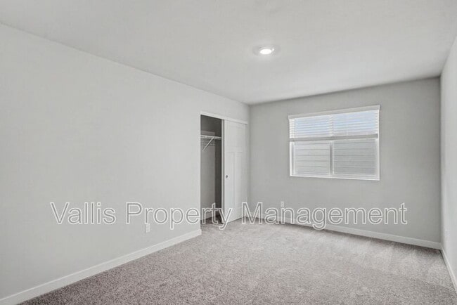 Building Photo - 2618 Mount St Helens Ave SE