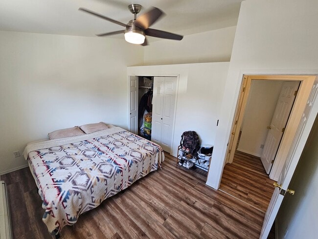 Building Photo - Sherwood Duplex and House