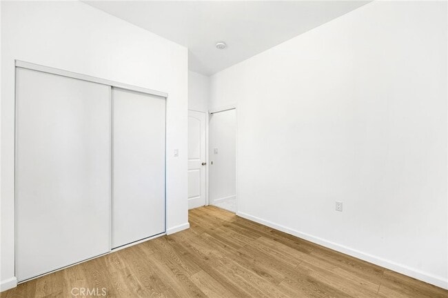 Building Photo - 1375 N Mentor Ave