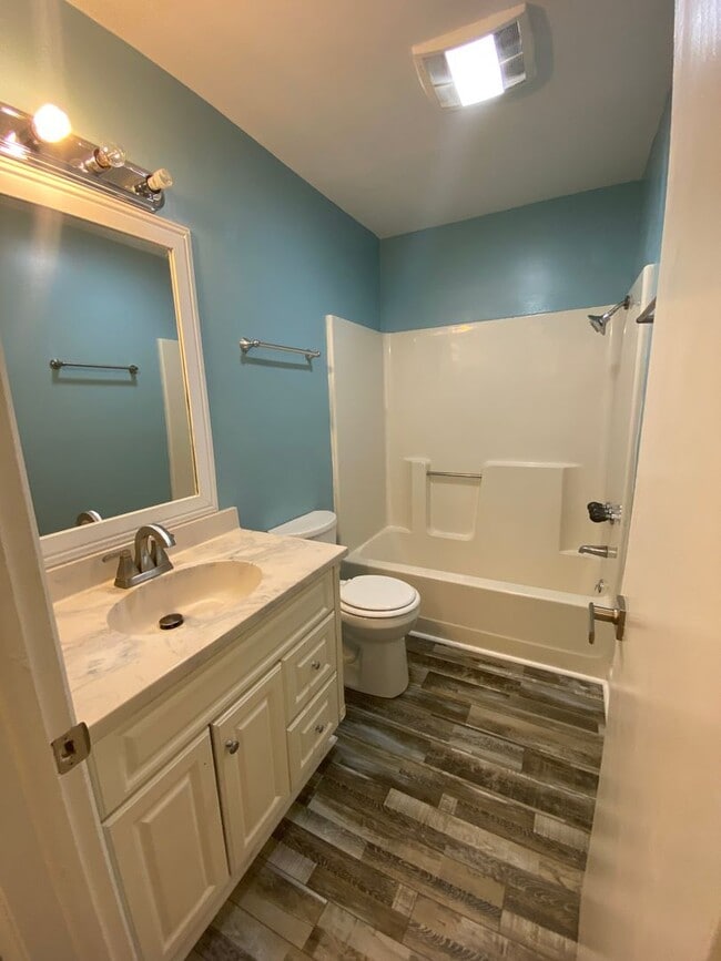 Building Photo - Downtown West Jefferson Living – 3BR Home with Deck & Carport