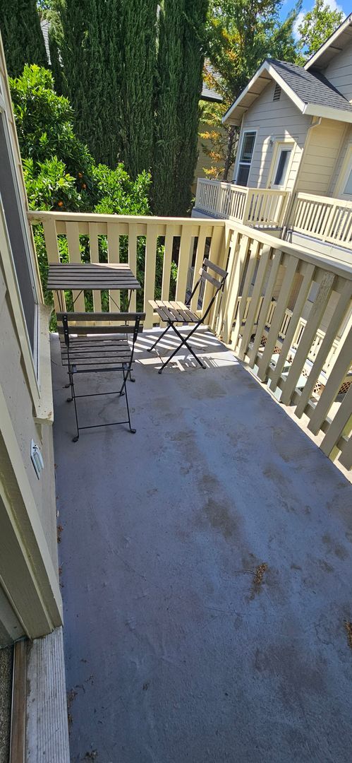 Building Photo - G Street 6 Plex