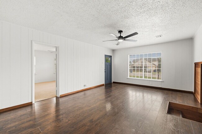 Building Photo - 1045 S Reno Ave