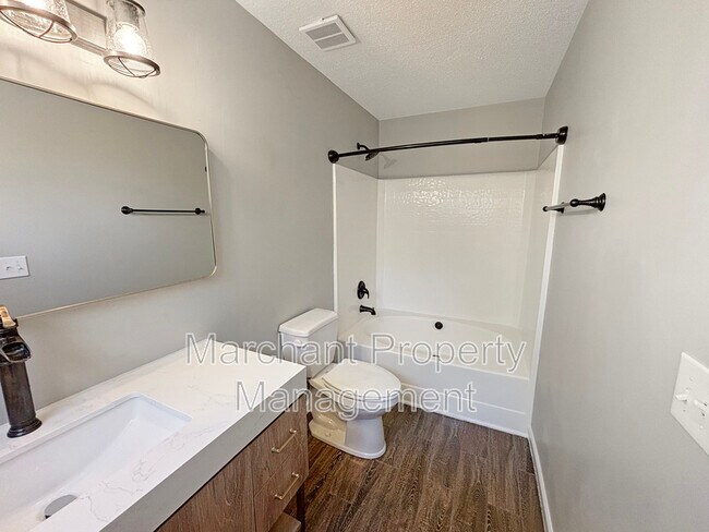 Building Photo - 110 Golden Crest Ct