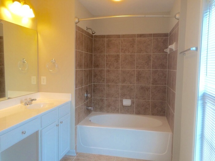 Building Photo - 3236 Wellington Walk SW