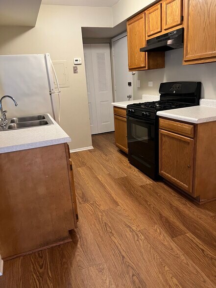 Building Photo - 180 Betty Ct