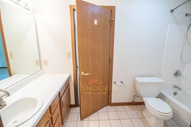 Building Photo - AVAILABLE IN AUGUST - CUTE AND COZY 3 BR HOME IN DESIRABLE NEIGHBORHOOD