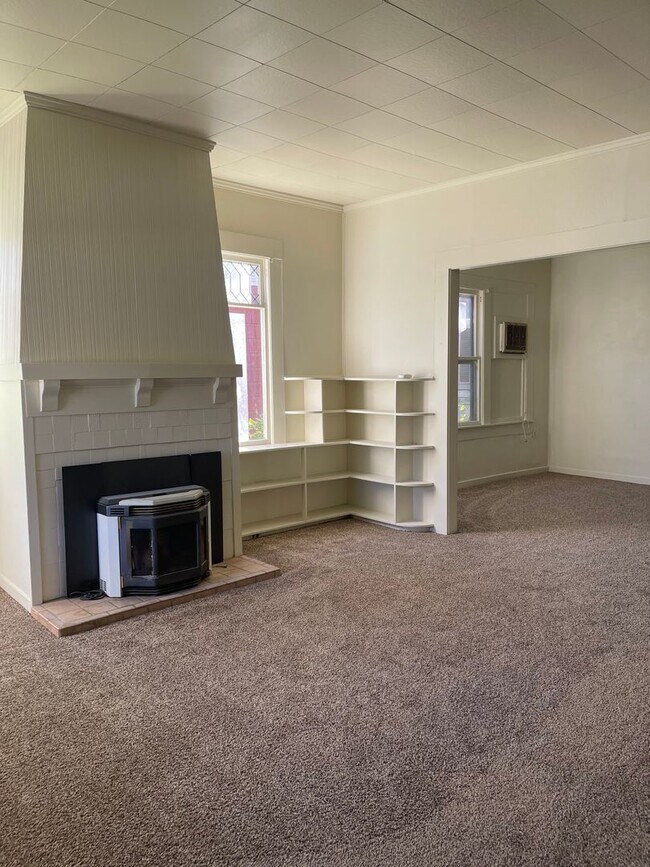 Building Photo - 2023 Placer St