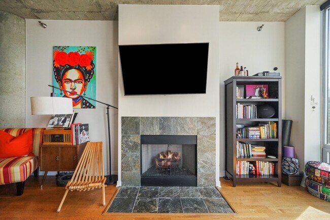 Building Photo - 700 N Larrabee St