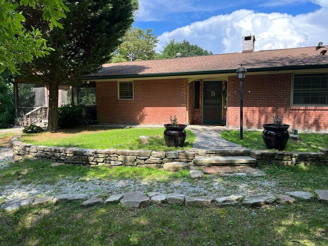 Building Photo - 2/2 Mtn Top Getaway - Huge Screened Porch w/ Stone Fireplace