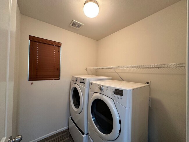 Building Photo - Silver Lake Area Rental