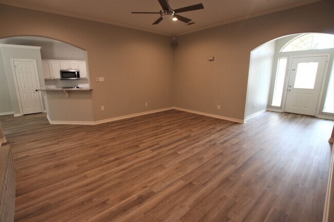 Building Photo - Coming Soon! - Beautiful 3 Bedroom, 2 Bath Home in Tyler! Gated Community!