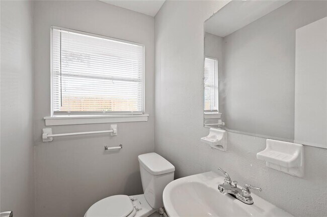 Building Photo - 9610 Foredale St