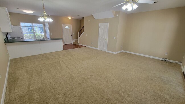 Building Photo - 3 Bed, 2 Bath Townhome in Mauldin is Avail...