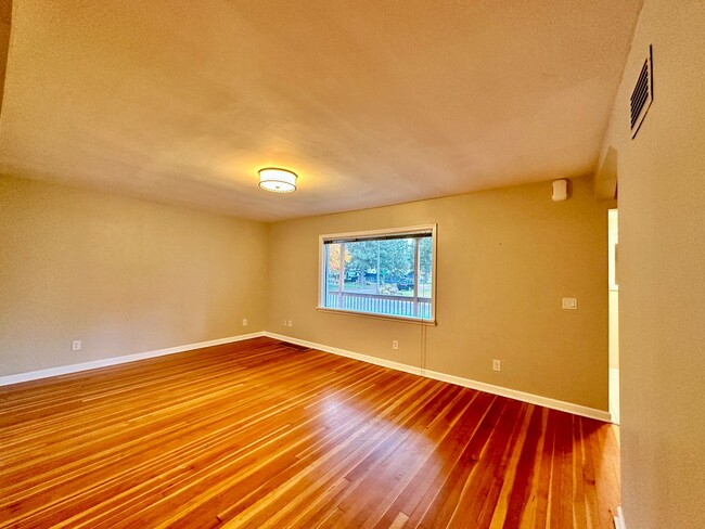 Building Photo - Stunning 2 level home with wood floors and...