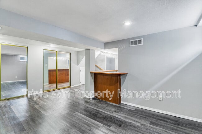 Building Photo - 7035 Plainview Ave