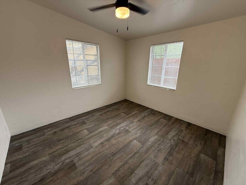 Building Photo - 2702 E Elm St