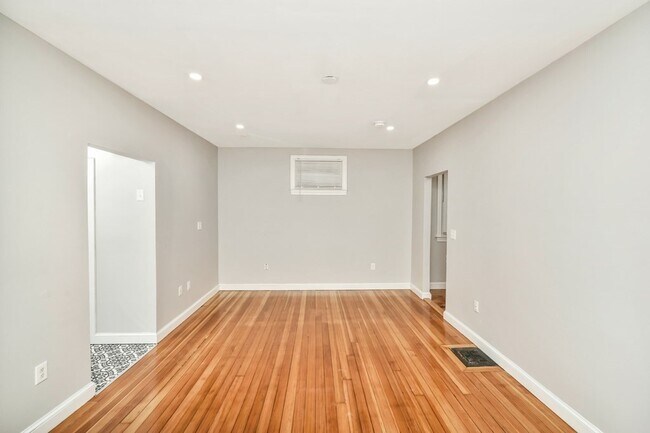 Building Photo - 109 Walnut St