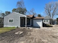 Building Photo - 2508 S Texas Ave