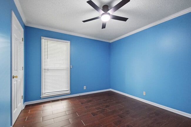 Building Photo - 3515 Clearwater Dr