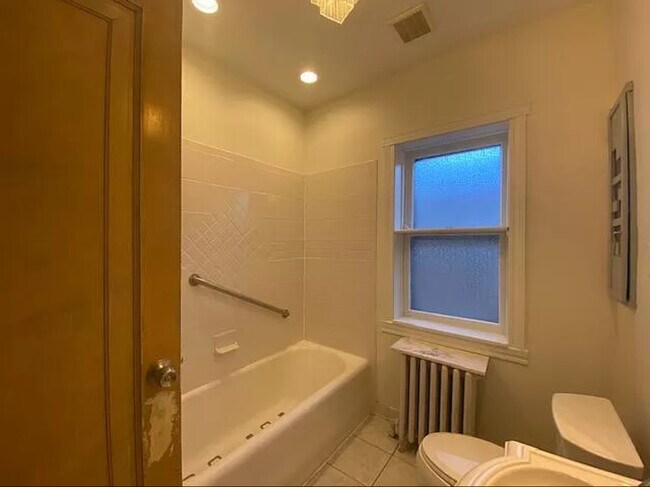 Building Photo - 1344 S 61st Ct