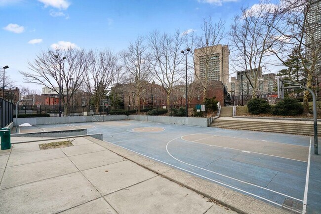 Building Photo - 74 W Rutland Square