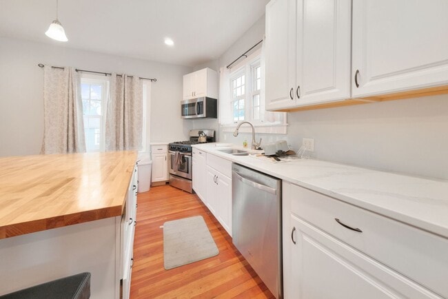 Building Photo - Charming, Recently Updated 3-Bedroom Home in Urbana