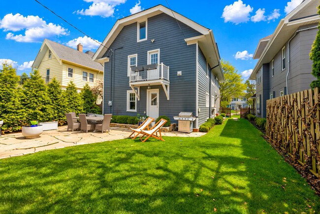 Building Photo - 4445 N Frederick Ave