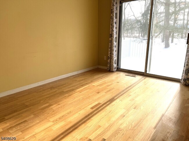 Building Photo - 1802 Scarlett Dr