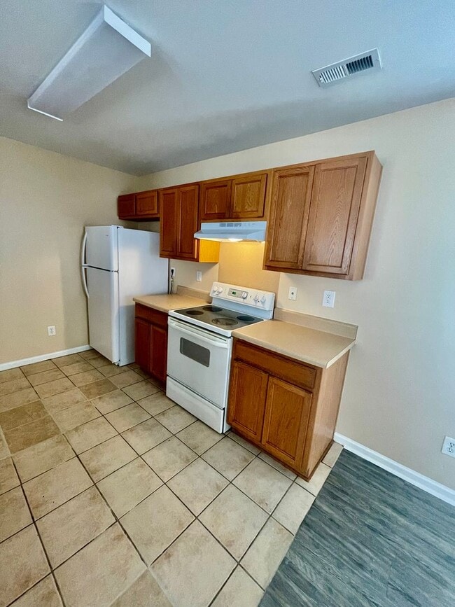Building Photo - Welcome to this beautiful 4-bedroom, 2.5-b...