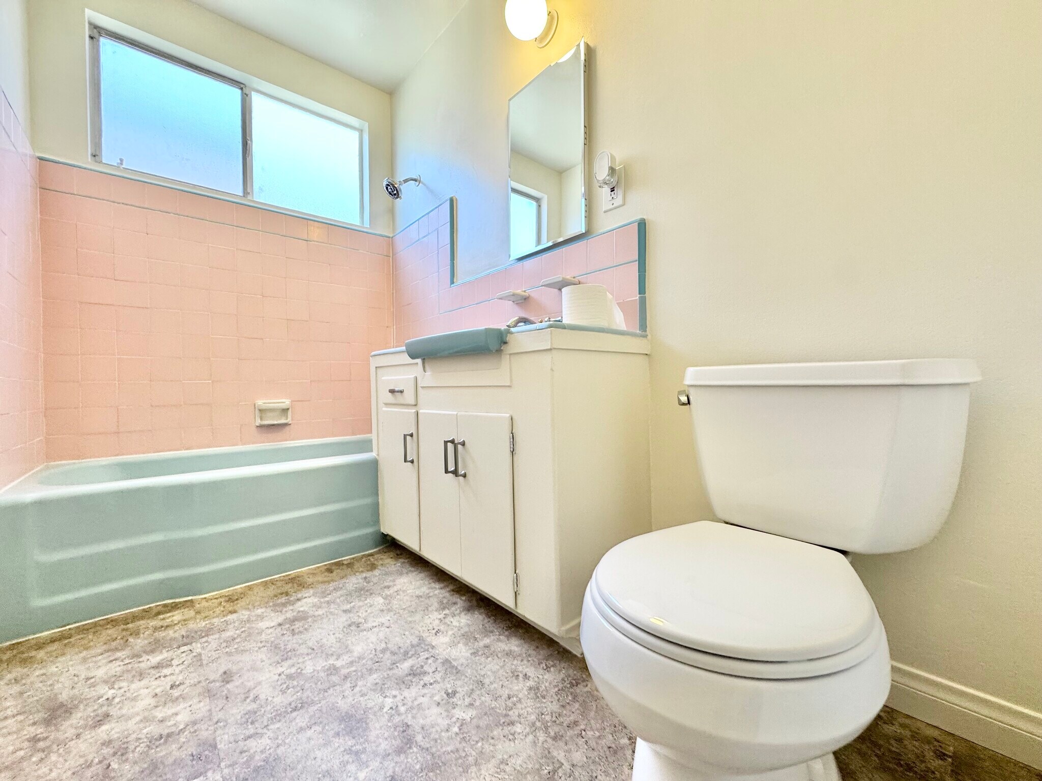 Building Photo - 5625 W Jefferson Blvd