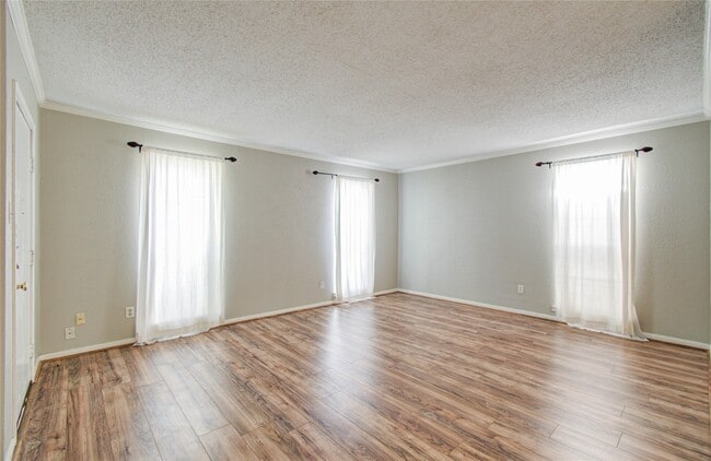 Building Photo - 6410 Del Monte Dr