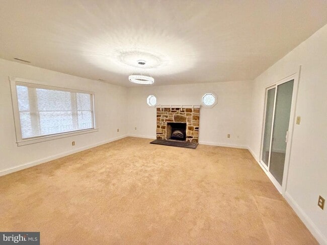 Building Photo - 9 Beechwood Ave