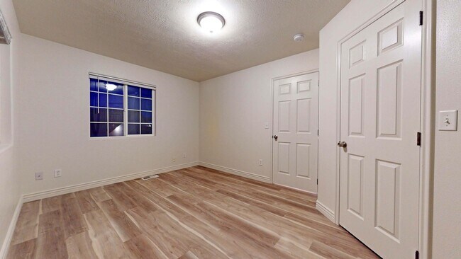Building Photo - 293 E Cobblecreek Dr