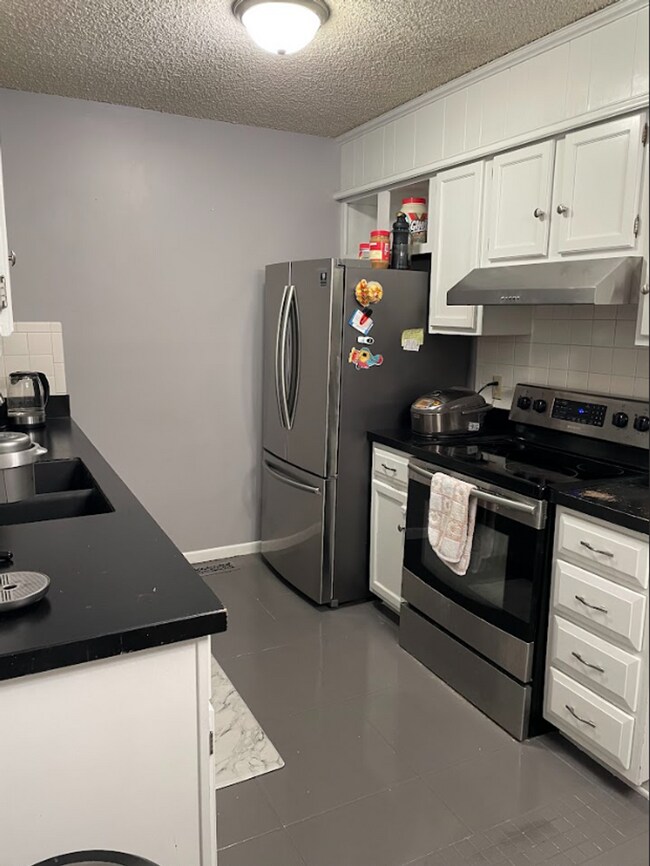 Building Photo - Beautiful 3 Bedroom Home ! Near Mcconnell ...