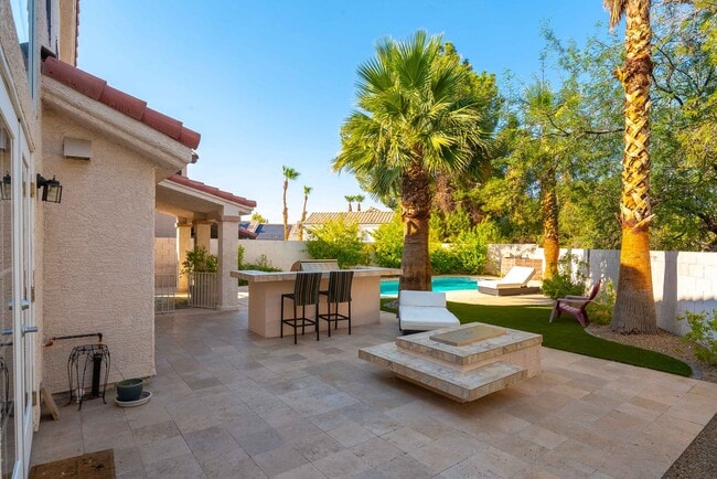Building Photo - 4-Bed Green Valley Home with Private Pool ...