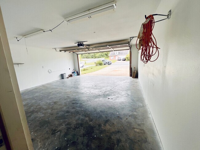 Building Photo - 128 Meadowland Dr