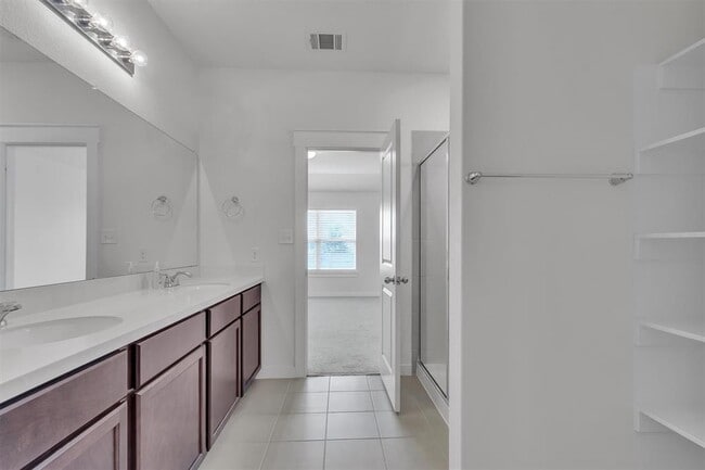 Building Photo - 308 Clearlake Dr