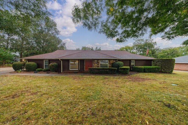 Building Photo - 585 W Crossville Rd