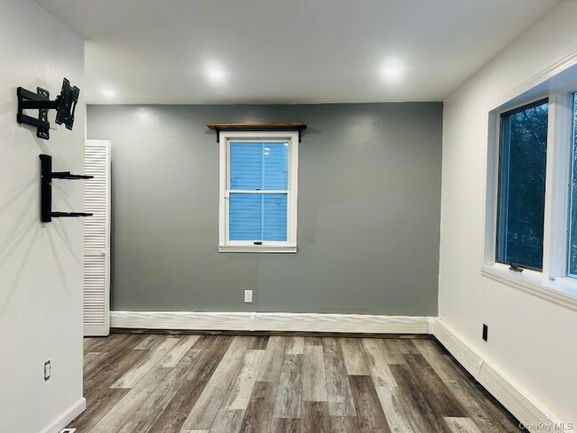 Building Photo - 67 Schneider Ave