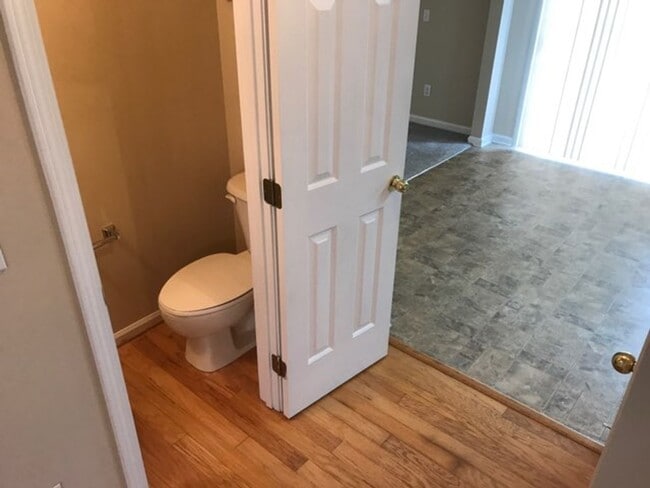Building Photo - Spacious 4-bedroom home