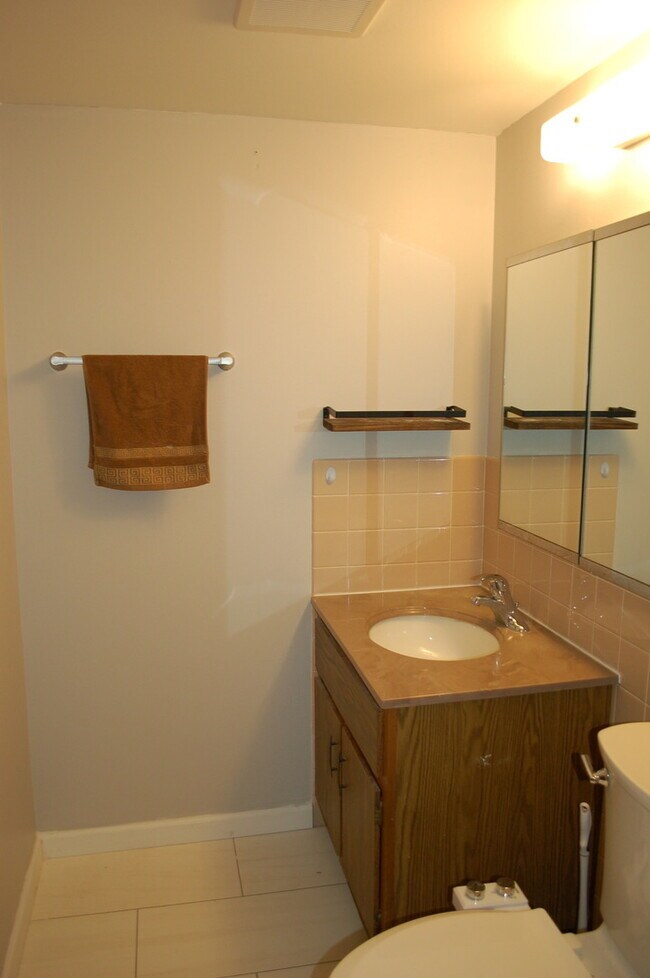 Building Photo - 5S070 Pebblewood Ln