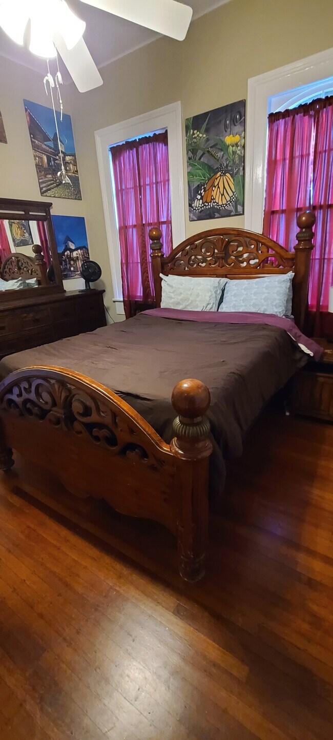 Building Photo - 1010 Louisa St