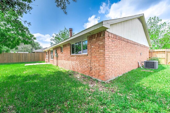 Building Photo - 519 Fawnwood Dr