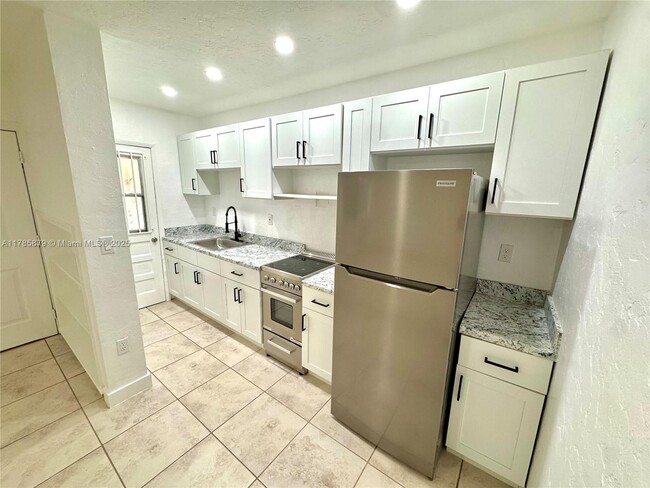 Primary Photo - 550 SW 10th St