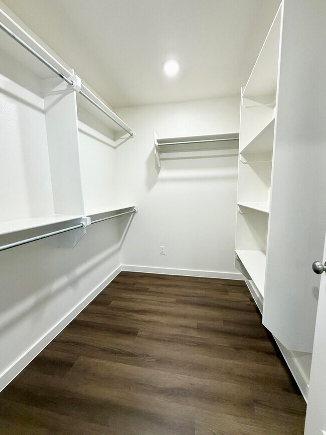 Building Photo - 2130 Langford Ave