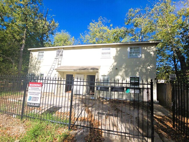 Building Photo - 3335 Tuam St