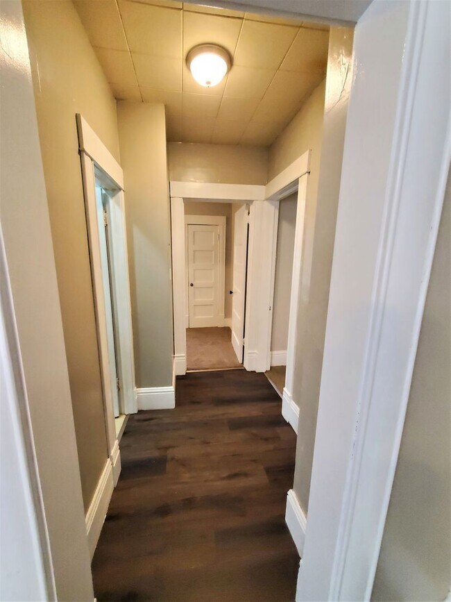 Building Photo - Remodeled 2 Bd with huge kitchen, dining room and living room