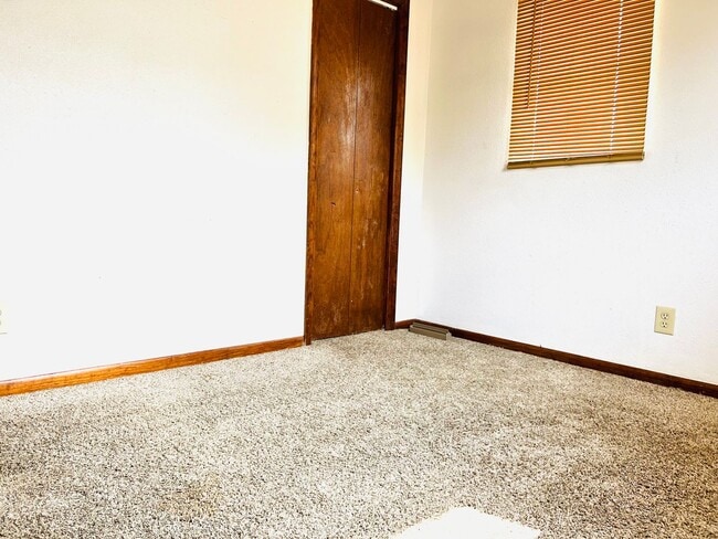 Building Photo - Spacious Home on Large Corner Lot