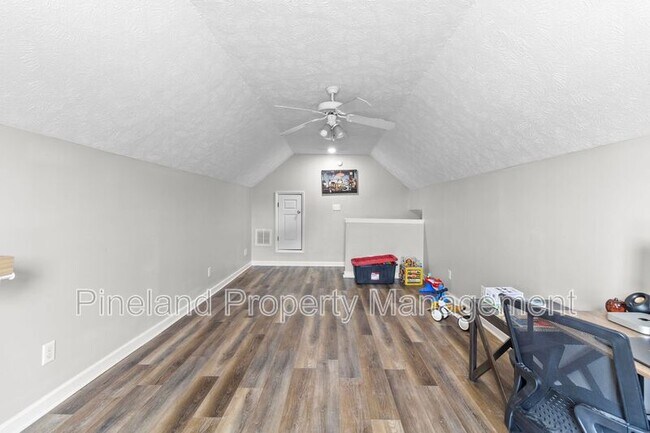 Building Photo - 133 Haywood Dr